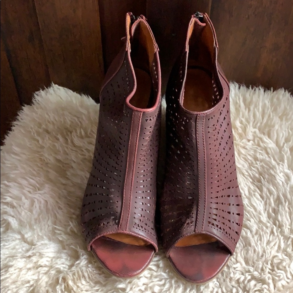 Schuler and sons Philadelphia peep toe wedge